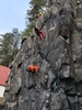 Záchrana na skále směrem dolů